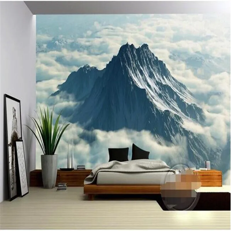 Горы нарисованные на стене