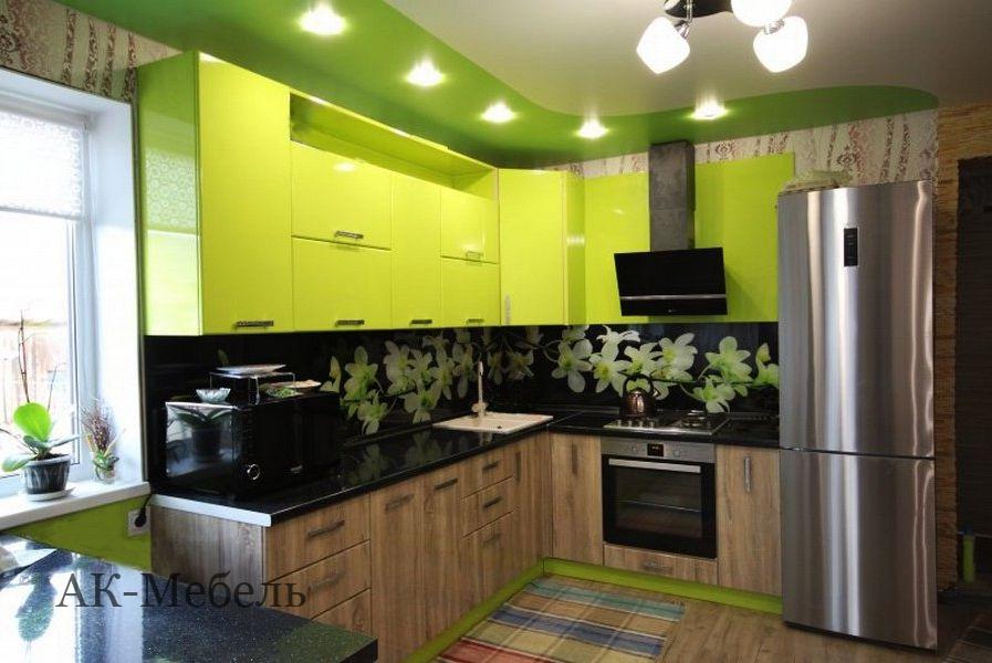 Черно зеленая кухня. Зеленая кухня. Кухни салатовые. Кухня зеленого цвета. Кухня в зеленых тонах.