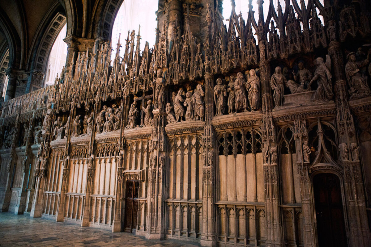 бургосский собор. век соборов кафедральных. собор сантьяго де компостела фасад. дуомо ди монреале. милан собор дуомо внутри.