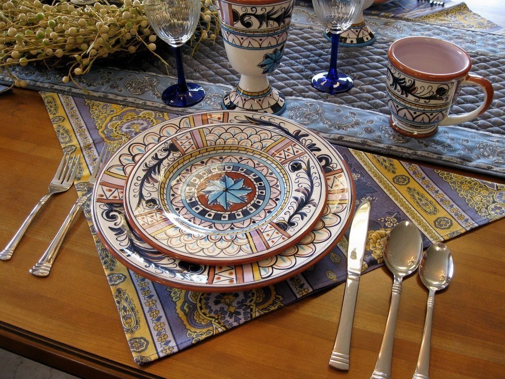 Красивые тарелки с восточными орнаментами