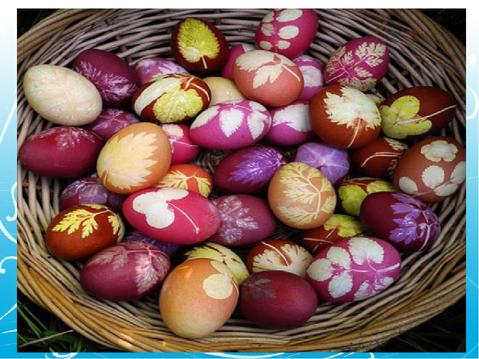 Окрашивание яиц натуральными красителями. Крашеные яйца. Красить яйца свеклой. Перепелиные яйца на Пасху. Красивые крашеные яйца.