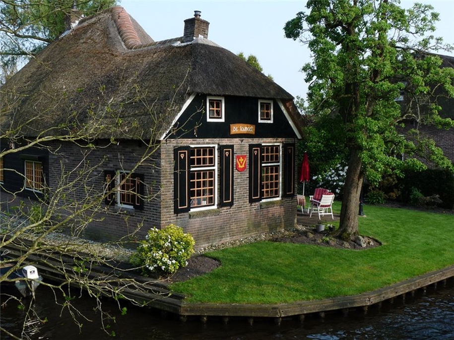 Голландская дом 3. Гитхорн Нидерланды. Деревня Гитхорн в Голландии. Гитхорн двухэтажные домики. Сельский дом в Голландии.