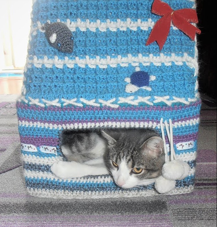 Картонные домики можно и обвязать крючком.