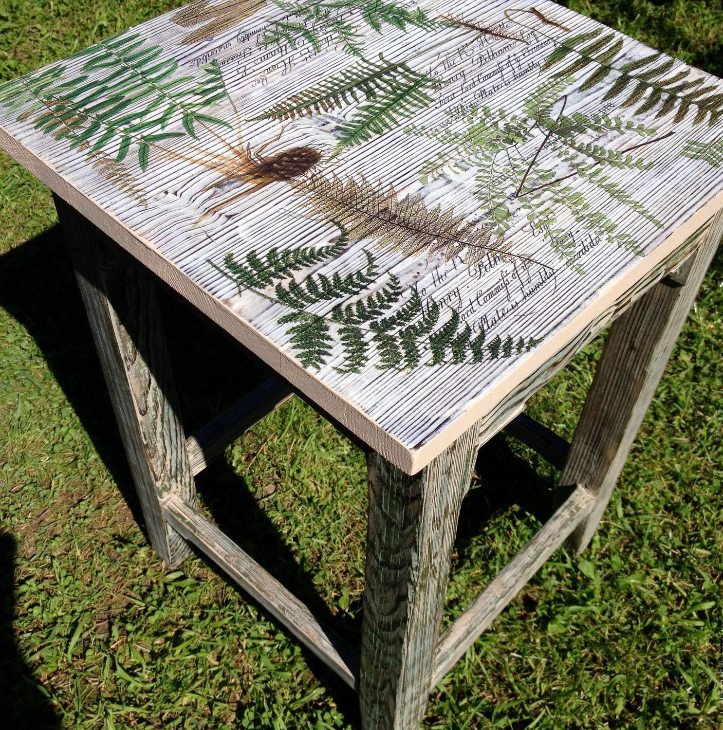 Декор деревянного стола