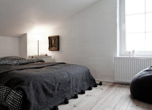 Маленькие двухуровневые квартиры. Вариант неповторимого дизайна маленькой двухуровневой квартиры в Дании