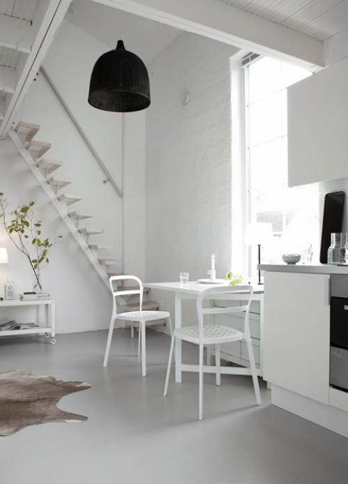 Маленькие двухуровневые квартиры. Вариант неповторимого дизайна маленькой двухуровневой квартиры в Дании