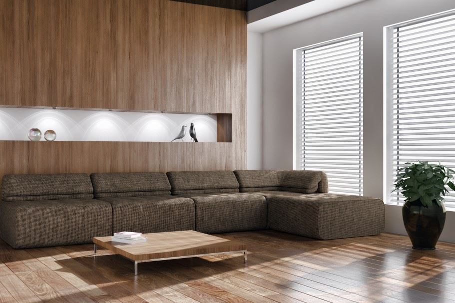 Большой модульный диван возле окна