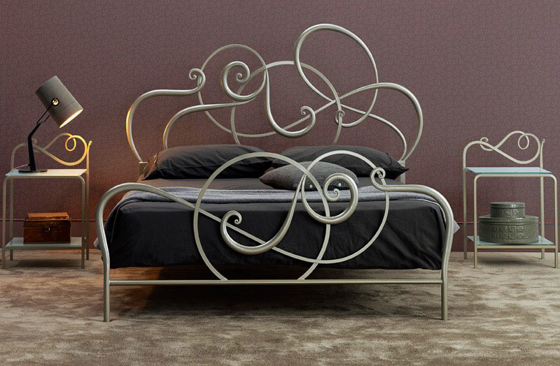 Красивая кованая кровать в интерьере