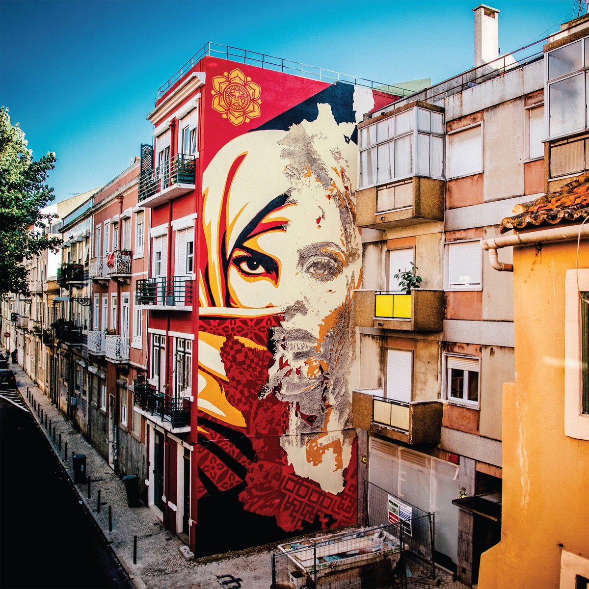 Фасады с граффити в Лиссабоне