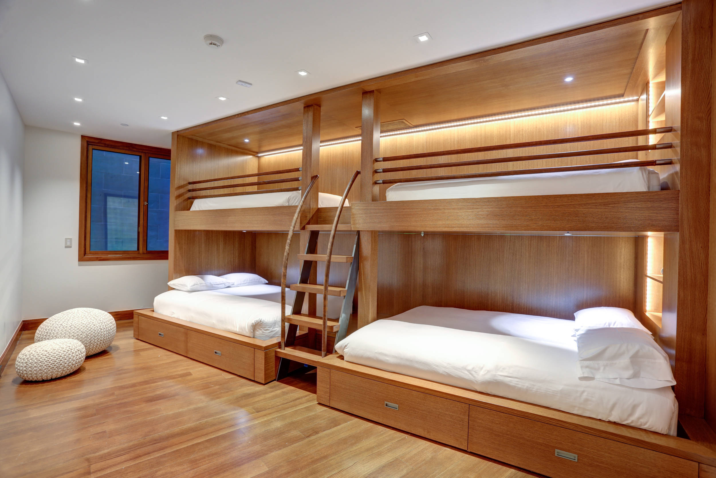 Дизайн комнаты для двоих взрослых: Дизайн маленькой спальни для двоих .