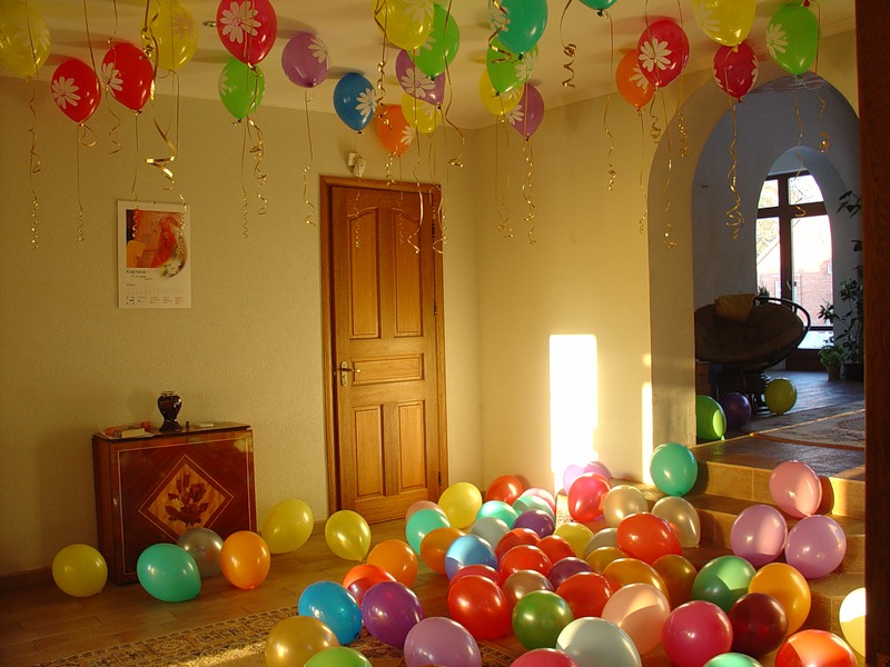 Красиво украсить комнату на день рождения