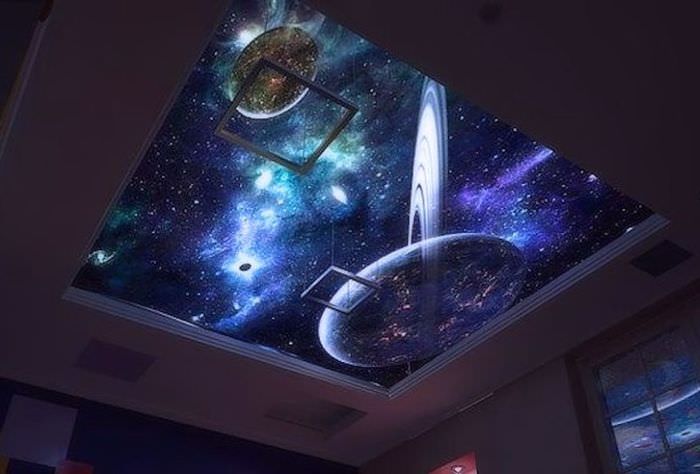 Натяжной потолок с изображением фантастических планет