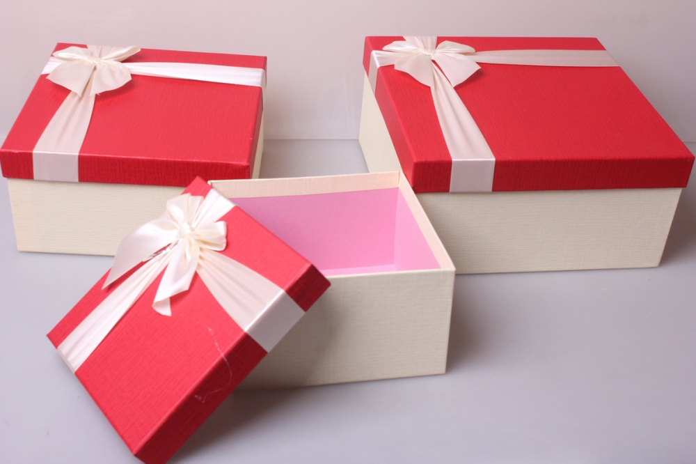 Большие красивые коробки. Красивые подарочные коробки. Красивые коробки для подарков. Красивая коробка для подарка. Подарочные упаковки коробочка для подарка.