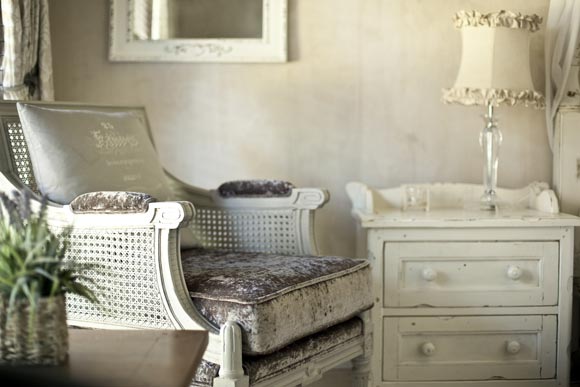 shabby-chic-furniture-style